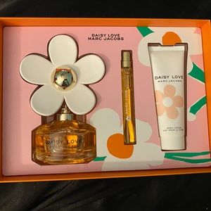 Daisy love marc jacobs set